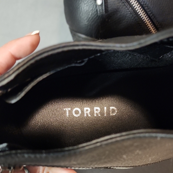 Torrid Black NWOT Ankle Booties with Both Side Zippers In 11WW - Picture 2 of 9